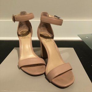 VINCE CAMUTO ACELYN SANDAL - Nude Leather